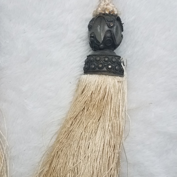 Window curtain tie backs - Picture 2 of 3